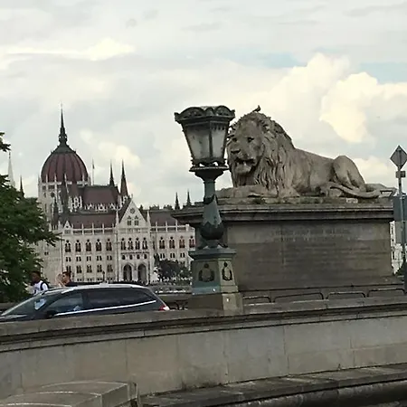 Bridge & Castle Art Lejlighed *