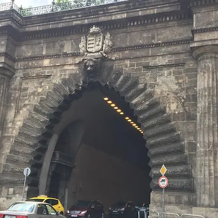 Lejlighed Bridge & Castle Art