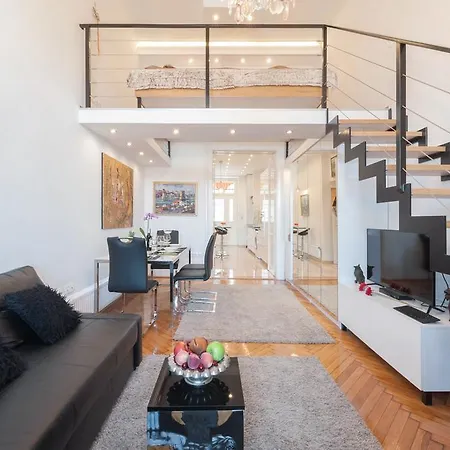 Bridge & Castle Art Apartman