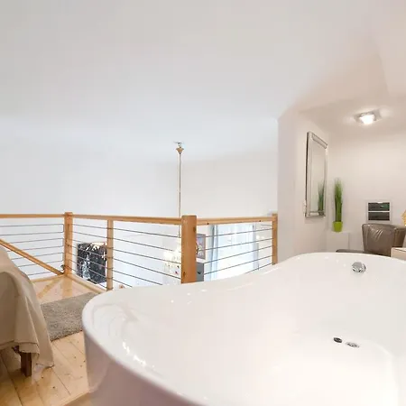 Bridge & Castle Art Apartman * בודפשט