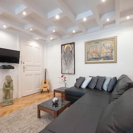 Bridge & Castle Art Apartman