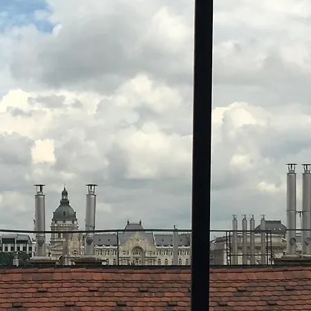Bridge & Castle Art * Budapest