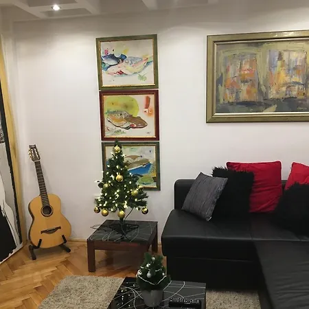 Bridge & Castle Art Apartman *