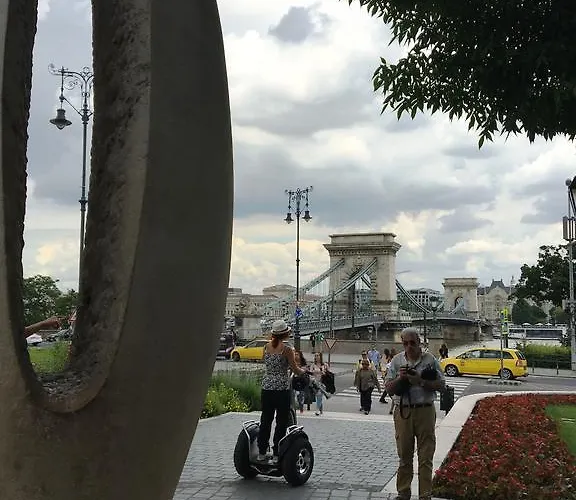 Bridge & Castle Art * Budapest