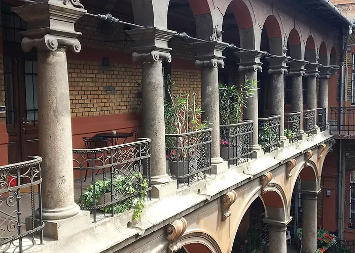 Bridge & Castle Art Apartamento