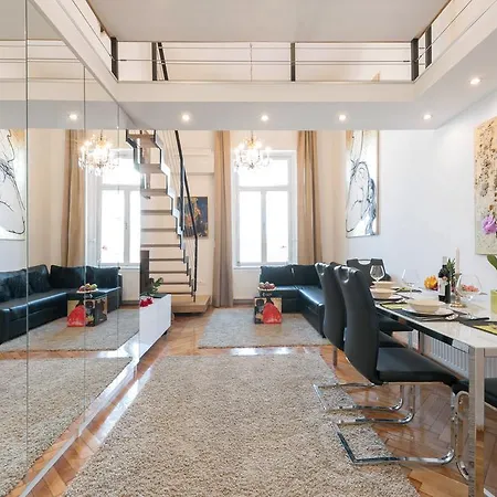 アパート Bridge & Castle Art