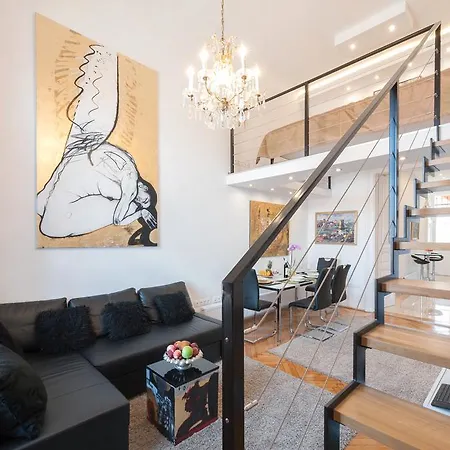 Bridge & Castle Art アパート *