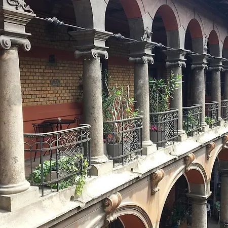 Bridge & Castle Art アパート