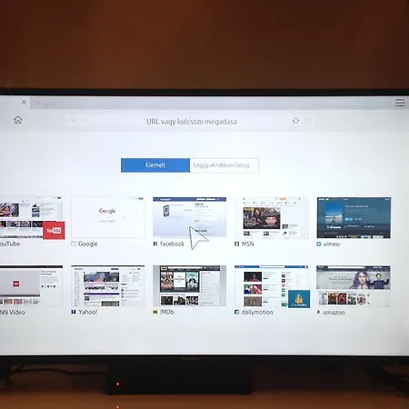 Bridge & Castle Art アパート *