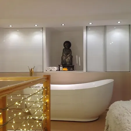 Bridge & Castle Art アパート *