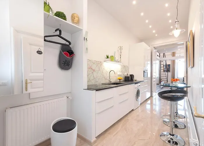 Daire Bridge & Castle Art Apartman *