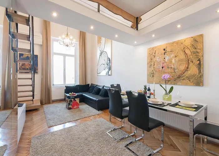 Bridge & Castle Art Apartman *